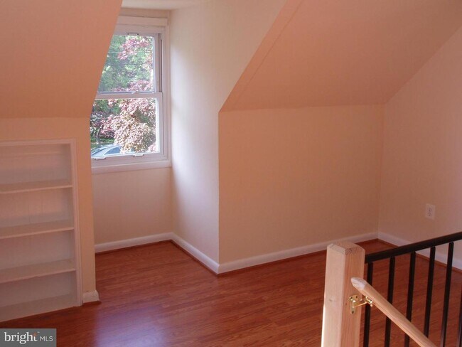 Building Photo - 3010 Ferndale St