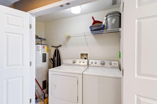 Building Photo - 365 E Beach Blvd