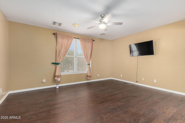 Building Photo - 6820 S 42nd Ln