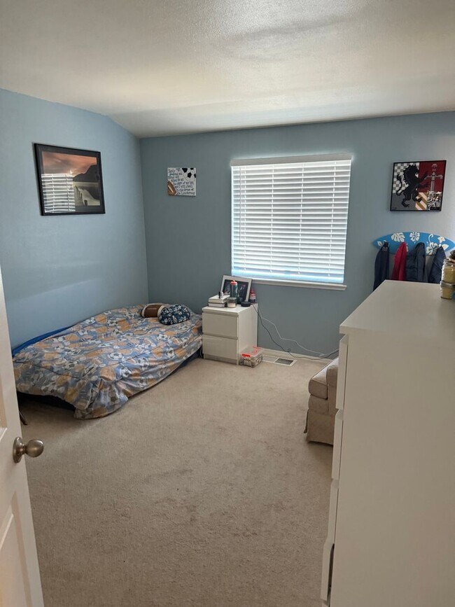 Building Photo - Located in the heart of Spanish Springs
