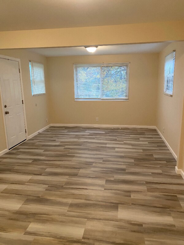 Building Photo - 9207 Clarion Dr