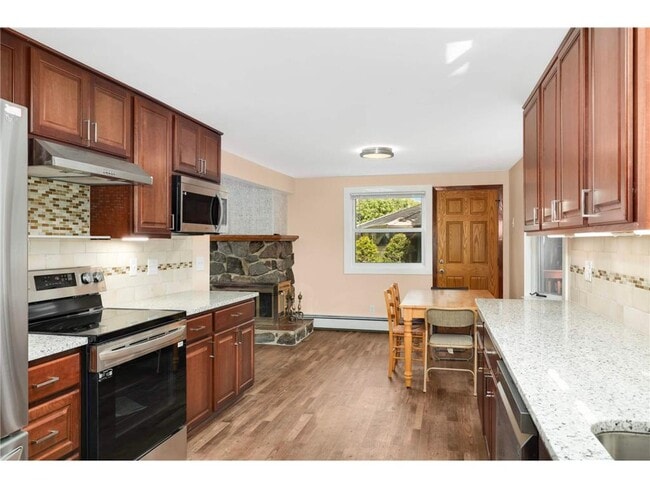 Building Photo - 1334 Hillcrest Dr NE