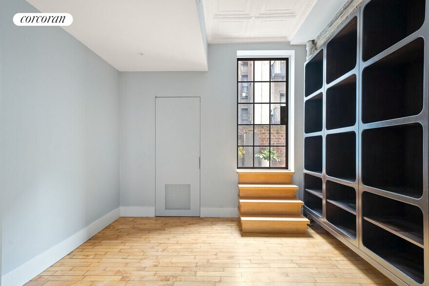 Building Photo - 325 W 16th St