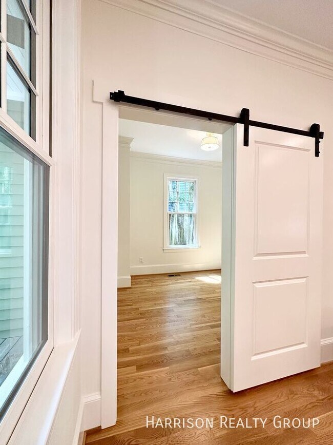 Building Photo - Beautifully Renovated Home In Historic Boy...