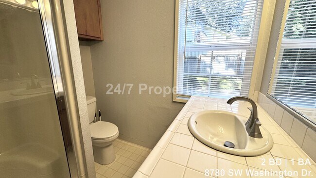 Building Photo - Bright 2 BD | 1 BA Home - A Hidden Gem in Garden Home!