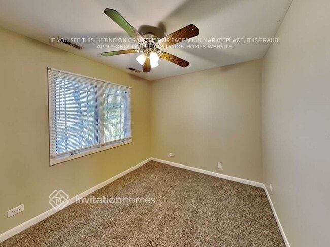 Building Photo - 9922 S 86th Ave