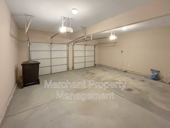 Building Photo - 32 Governors Lake Way