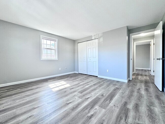 Building Photo - 17 Old Colony Ln