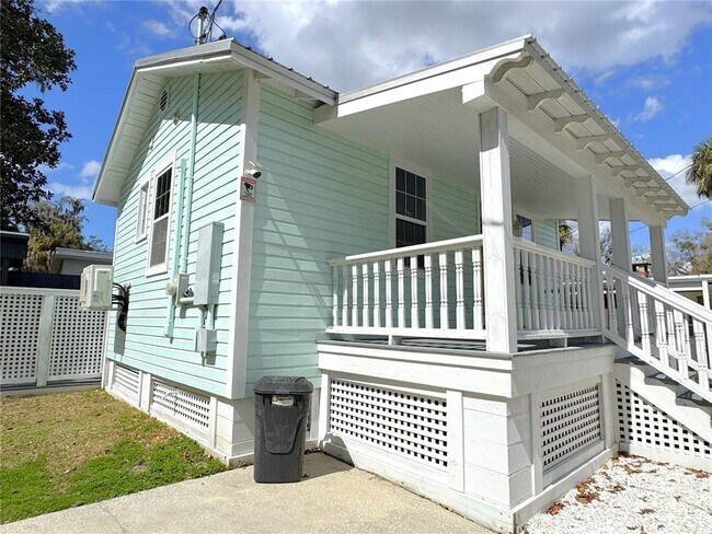 Building Photo - 222 NE 1st Ave