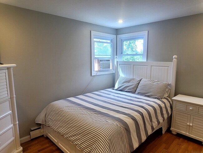 Building Photo - 603 Goldenrod Ave
