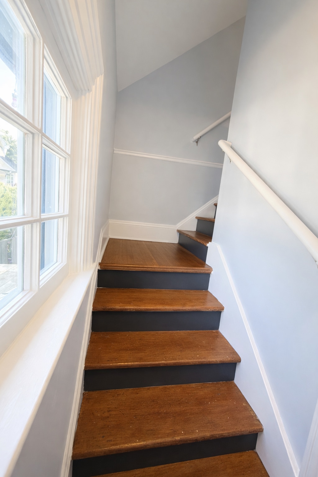 Let's head upstairs! - 604 NE Shaver St