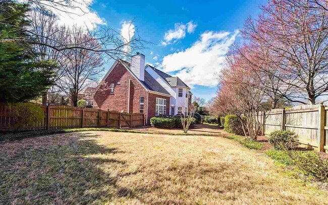 Building Photo - Beautiful and Spacious