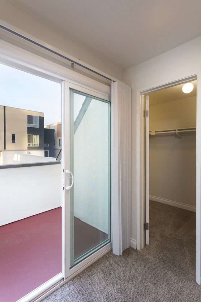 Building Photo - Imperial Beach: Unobstructed Ocean and Pier Views with 2 Balconies!!!