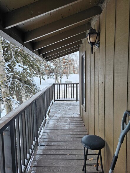 wrap-around deck - 7217 Foxridge Cir