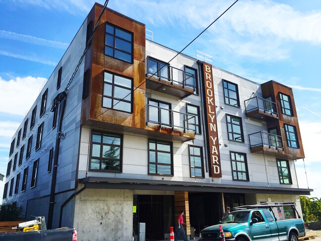 Building Photo - Brooklyn Yard - Stylish, Green Living!