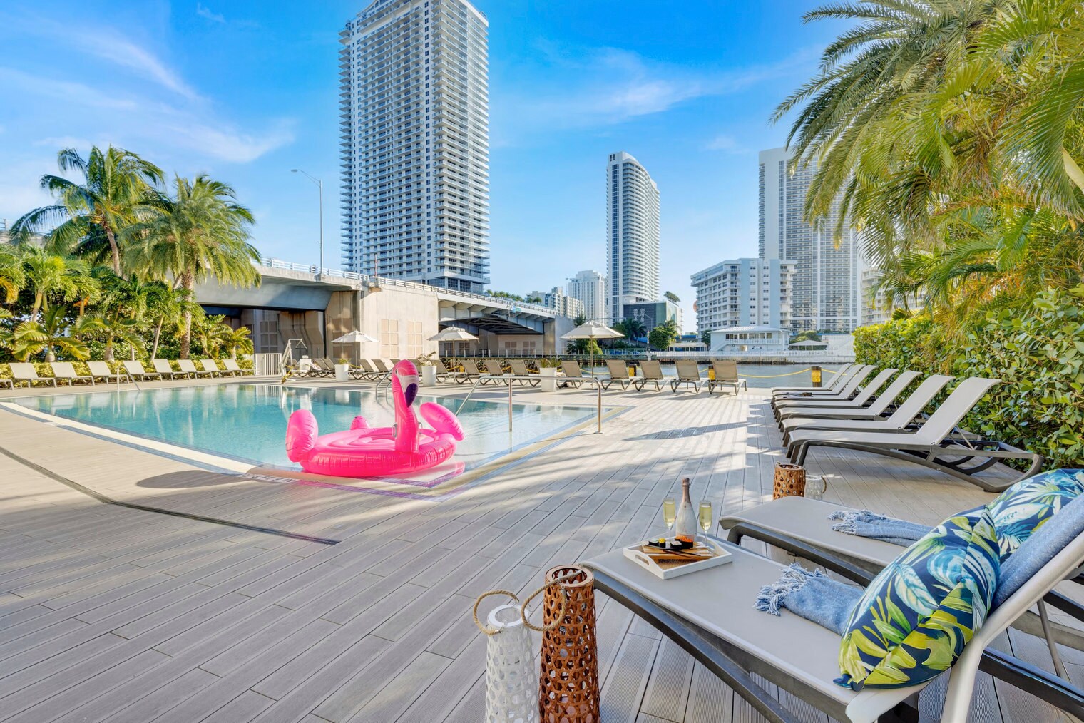 Building Photo - 2602 E Hallandale Beach Blvd