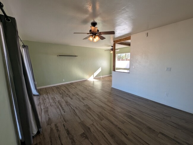 Building Photo - 5034 E 17th St