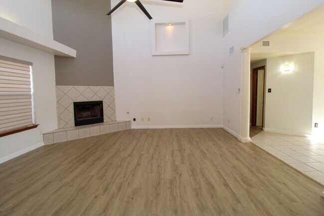 Building Photo - 2081 Paseo Del Prado Dr