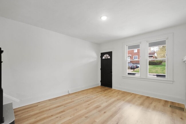 Building Photo - AVAILABLE NOV 1ST! BEAUTIFULLY RENOVATED 2-BEDROOM IN DORMONT!