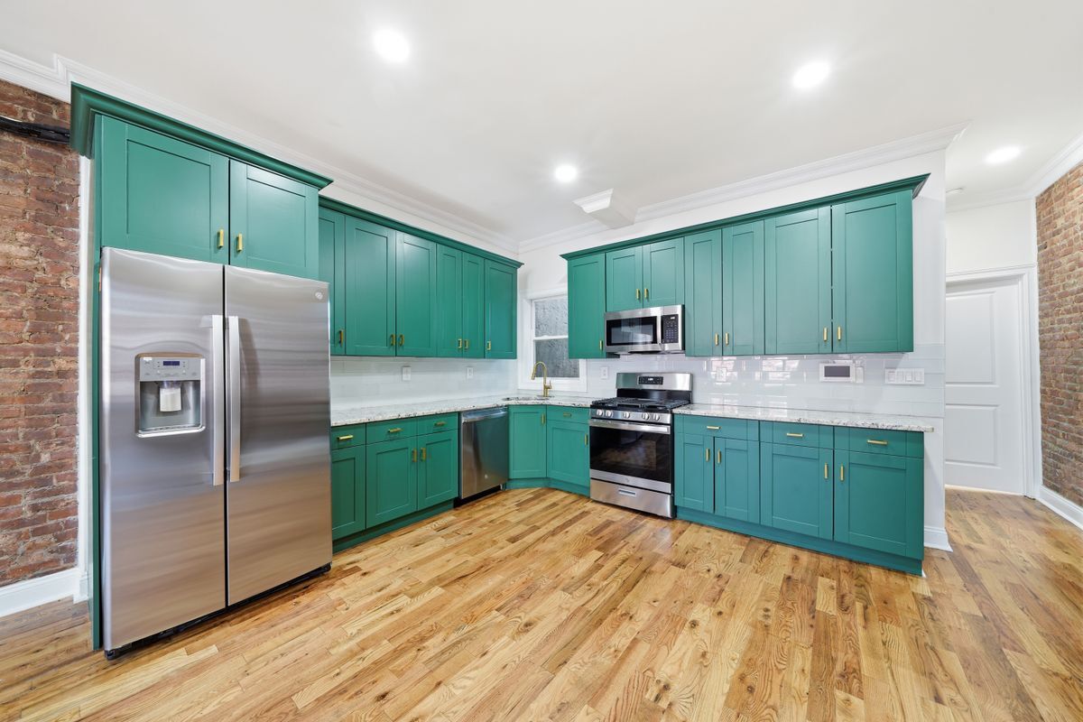 Building Photo - 37 Astor Pl