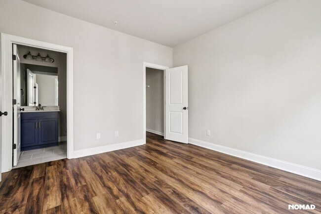 Building Photo - Stunning 4BR Townhome in Alpharetta