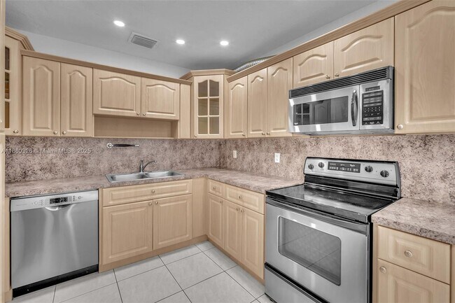Building Photo - 3341 SW 94th Ct