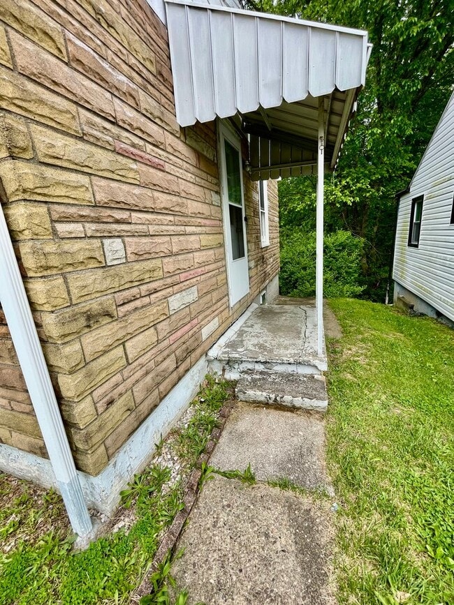 Building Photo - 2 bed 1 Bath- Aliquippa PA