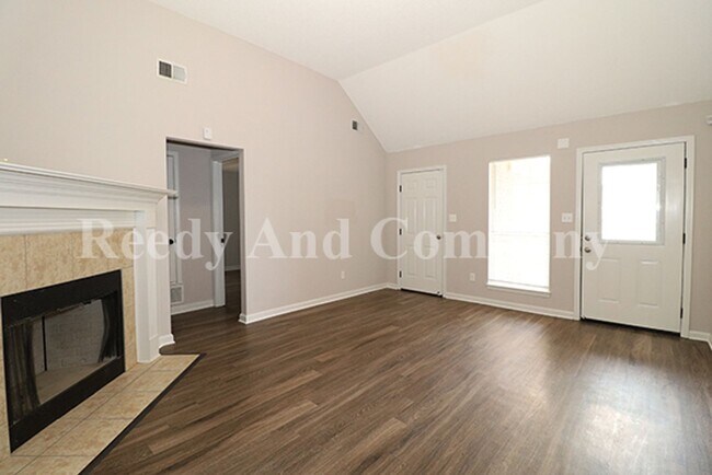 Building Photo - 8911 Little House Cove