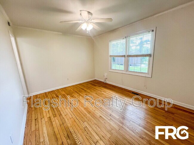 Building Photo - 466 Circle Dr