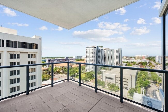 Building Photo - 301 1st St S