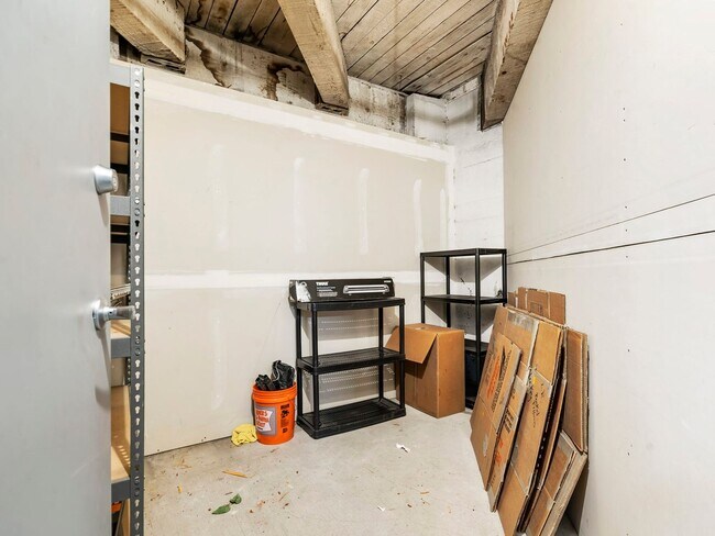 Building Photo - Marshall Wells - North facing Pearl District Loft w/parking/storage/ac