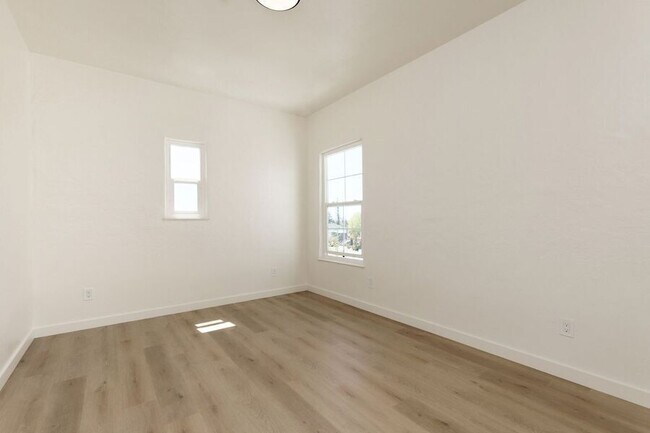 Building Photo - 6616 Telegraph Ave