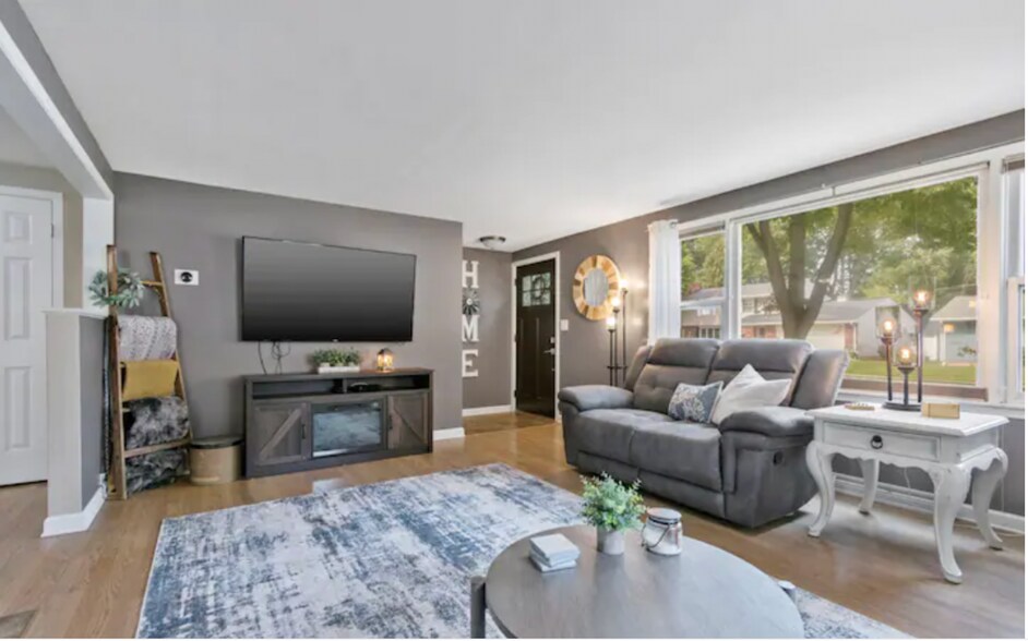 Building Photo - 1071 Kenwood St