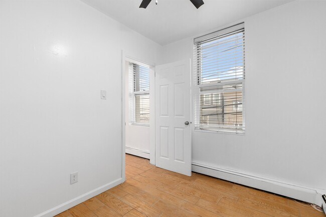 Building Photo - 324 70th St