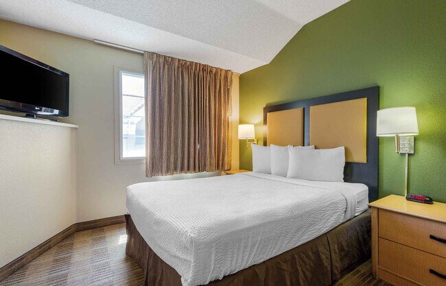 Building Photo - Furnished Studio-Phoenix - Airport - Tempe