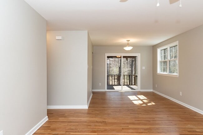 Building Photo - Updated Three Bedroom Home!