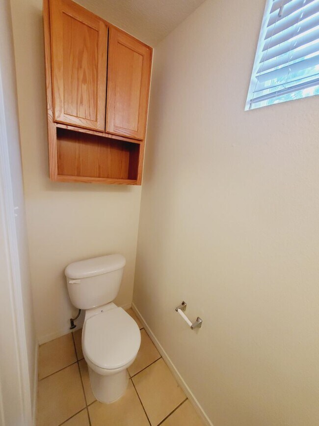 Building Photo - 3 Bedroom 2.5 Bathroom