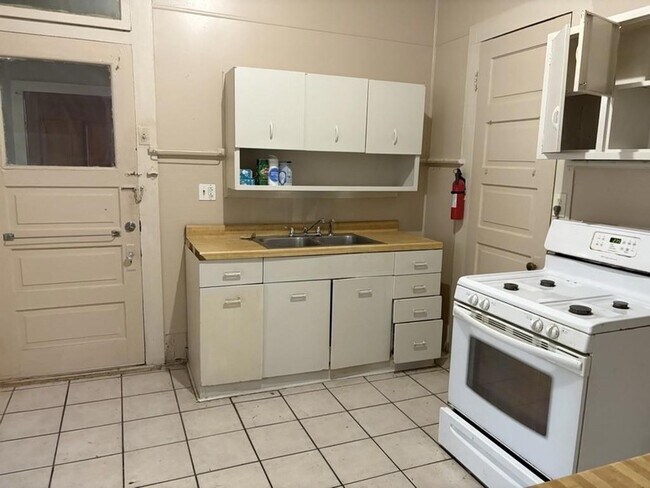 Building Photo - 823 Olga St