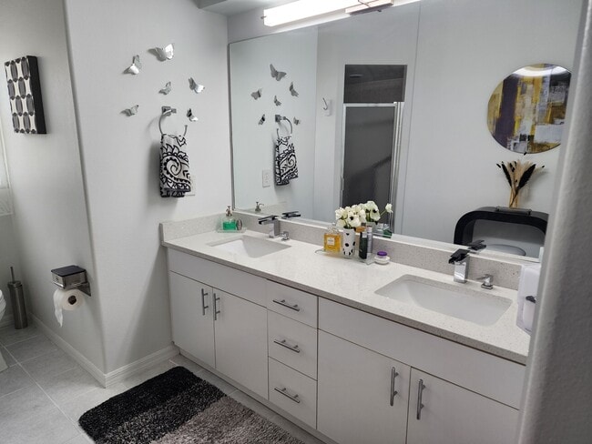 Building Photo - 1876 W Shanelle Path