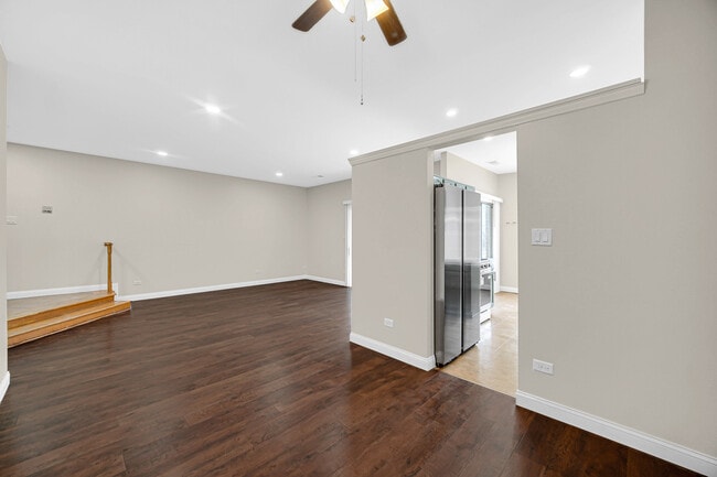 Building Photo - 1661 Commodore Ct