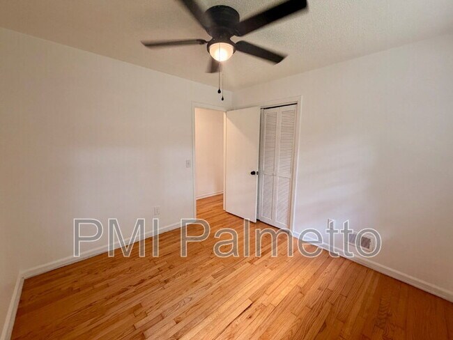 Building Photo - 1805 Carousel Cir