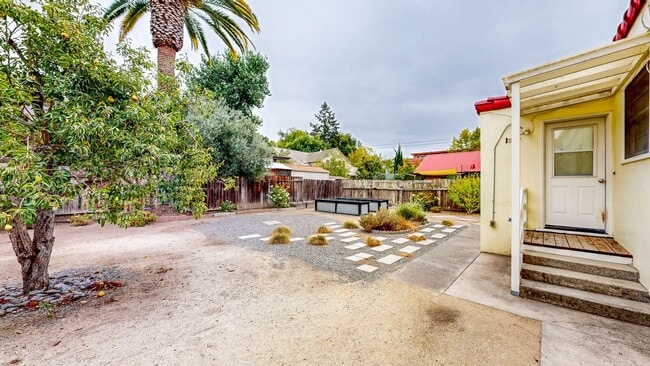 Building Photo - PURE Property Management -  Charming 2BR/1...
