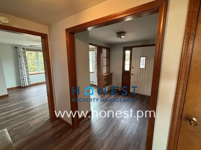 Building Photo - 273 Pond Rd