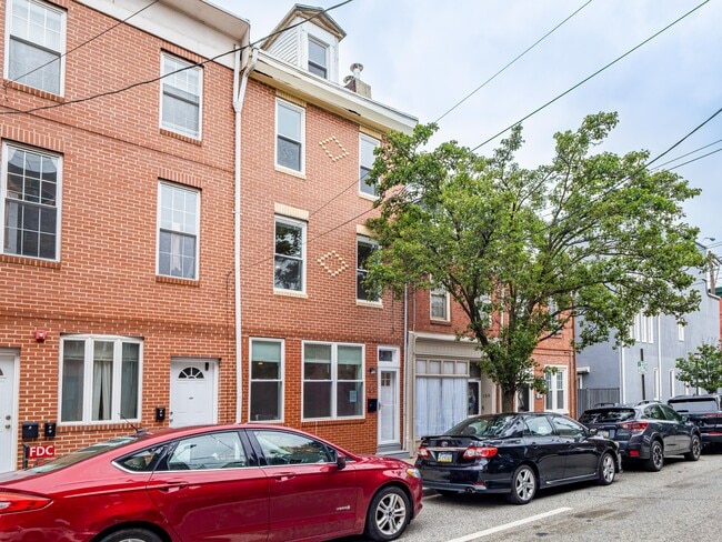 Building Photo - 161 Brown St