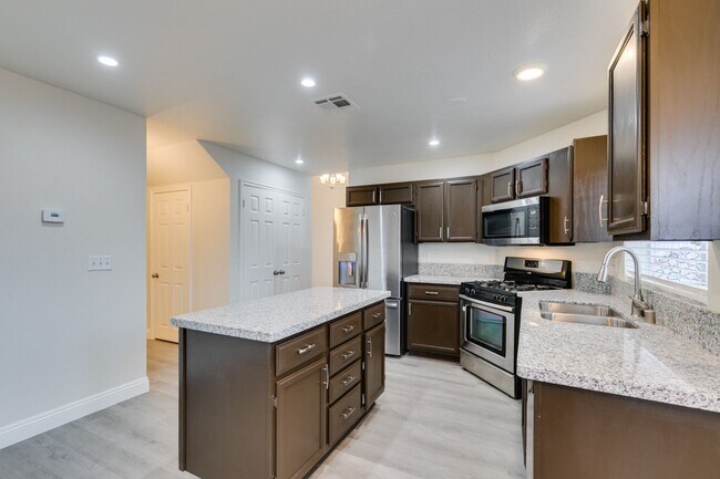 Building Photo - 1738 Toltec Cir