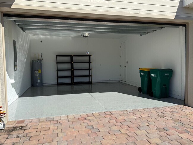 Building Photo - Annual Unfurnished Rental – 3 Bedroom Home in gated community South Naples