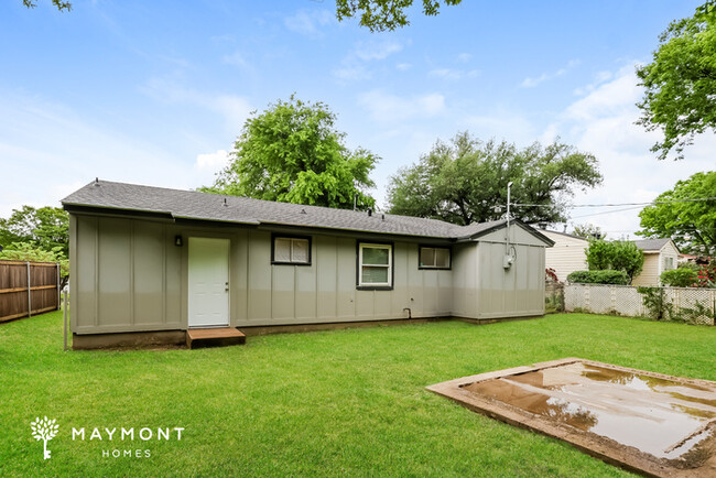 Building Photo - 4-Bedroom Home Minutes from Downtown Dallas