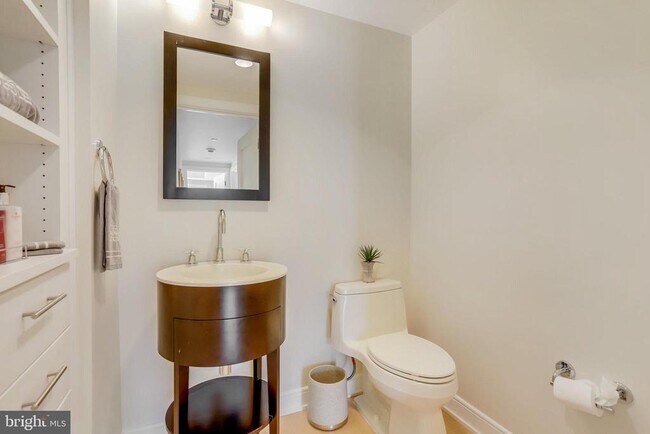 Building Photo - 1111 19th St N