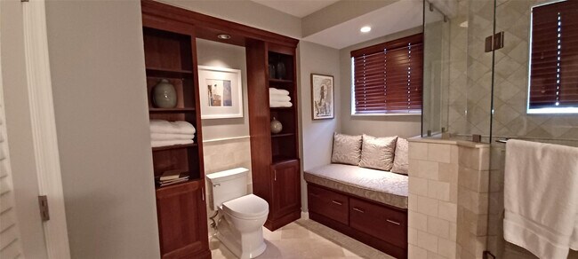 Building Photo - 6688 Via Regina