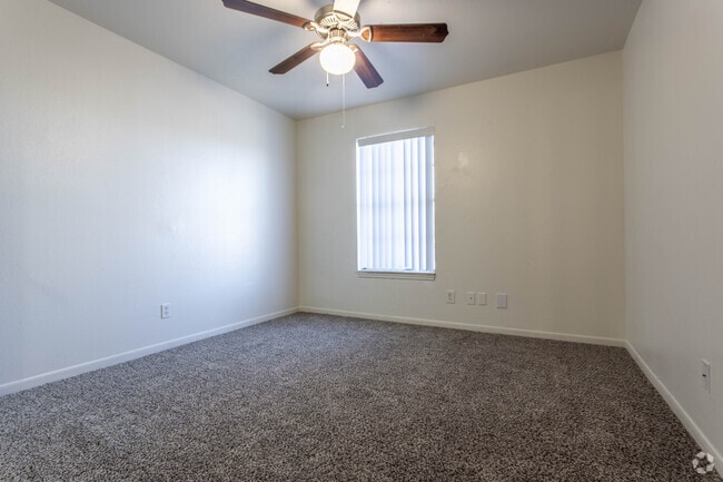 2 BR, 2 BA - 1077 SF - Saddlewood Club